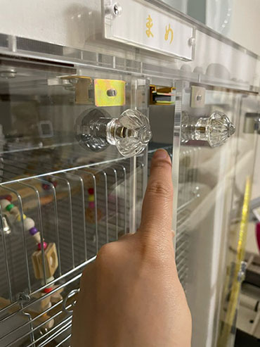 インコのアクリルケースの扉