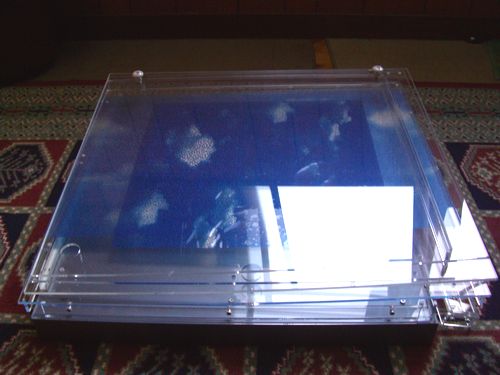 分解したアクリルケース