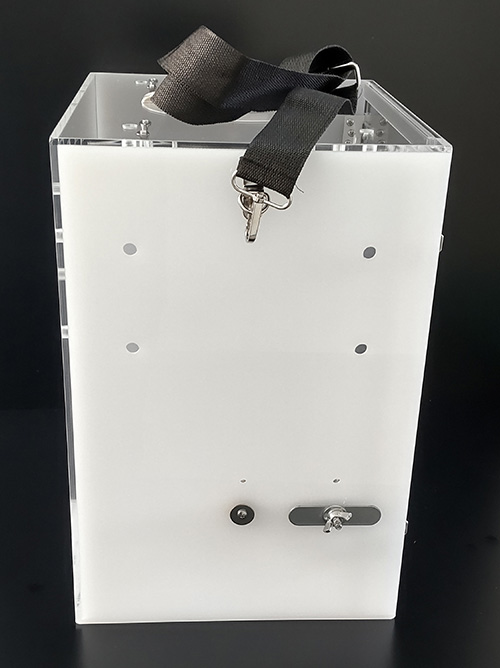 ���R�������@�A�N�������L�����[�P�[�X